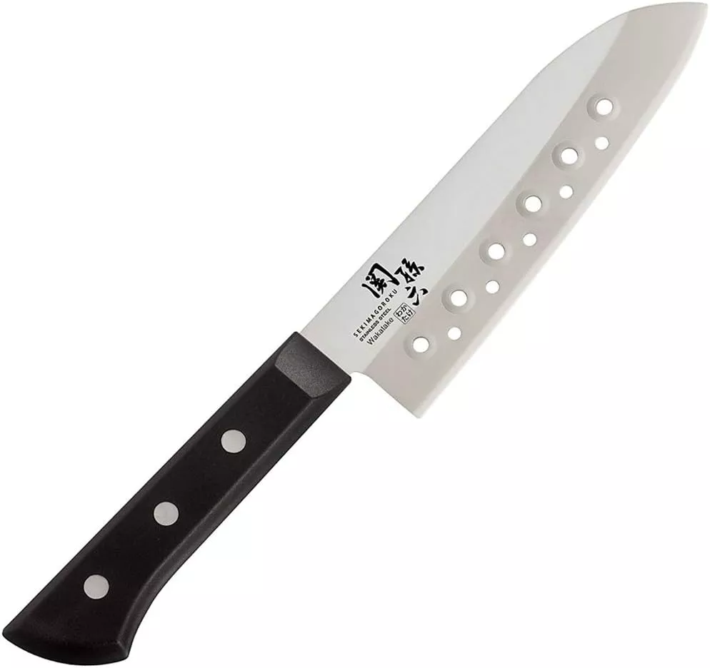 Nóż santoku KAI Seki Magoroku Wakatake 16,5 cm z otworami w ostrzu