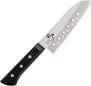 Nóż santoku KAI Seki Magoroku Wakatake 16,5 cm z otworami w ostrzu