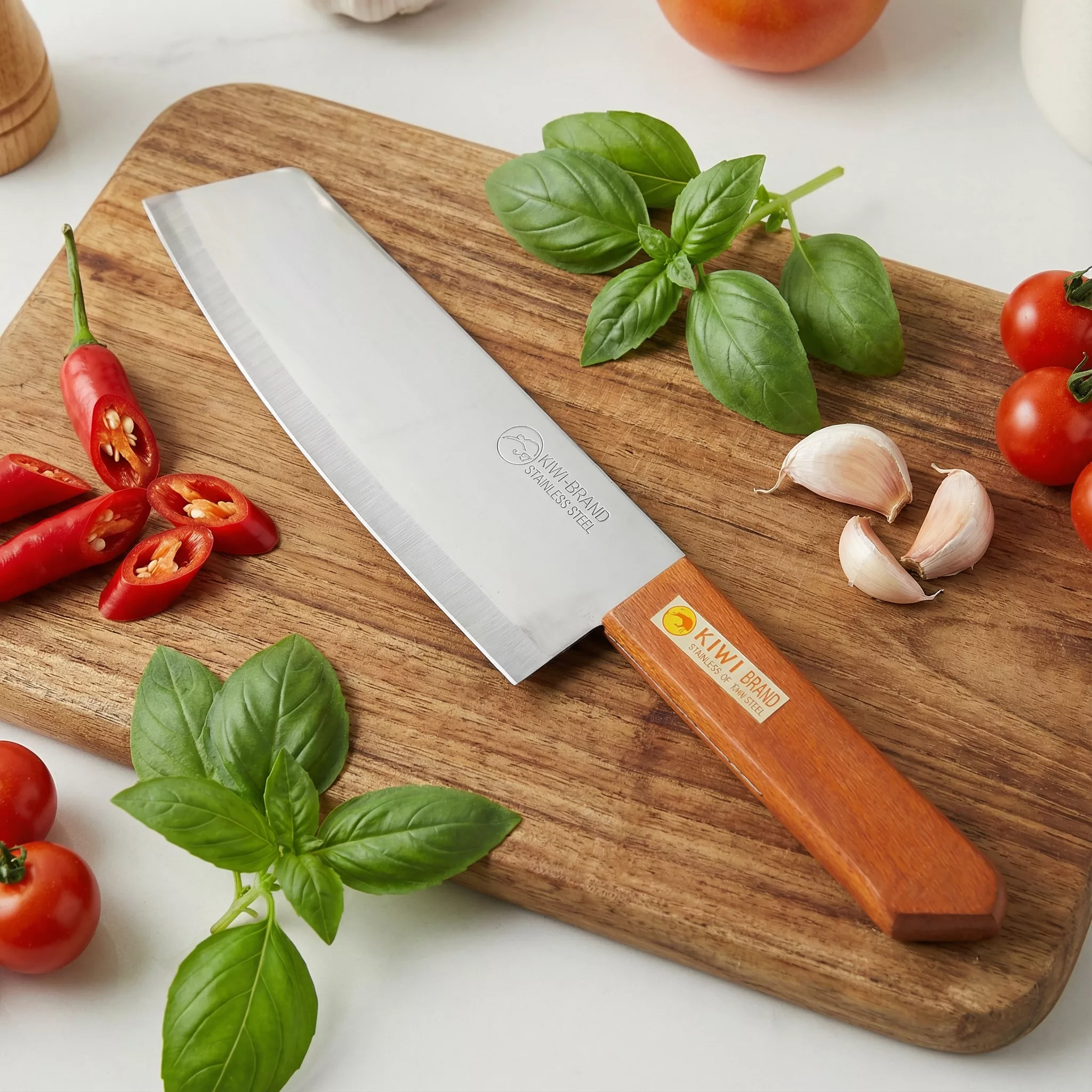 Kiwi Nóż Kuchenny Model 212, Ostrze 18 cm, Drewniana Rękojeść